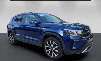 2023 Volkswagen Taos SE W Sunroof