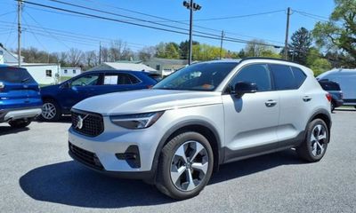 2023 Volvo XC40 Plus Dark
