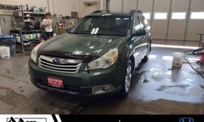 2010 Subaru Outback Premium M R
