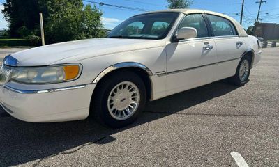 2001 Lincoln Town CAR Cartier