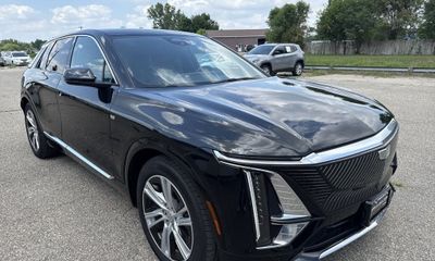 2024 Cadillac Lyriq Tech 1