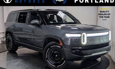 2025 Rivian R1S Adventure