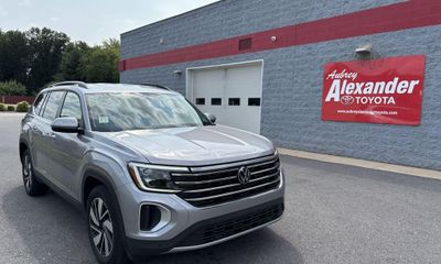 2025 Volkswagen Atlas 4MOTION SE