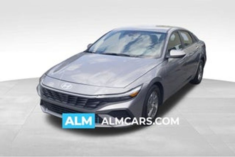 2023 Hyundai Elantra — a typically priced live listing