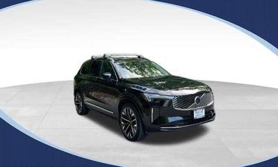 2025 Volvo XC90 Core