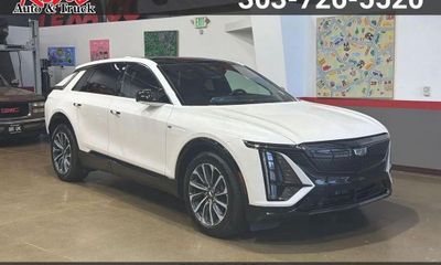 2024 Cadillac Lyriq Sport 3