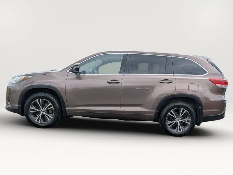 2017 Toyota Highlander — a typically priced live listing