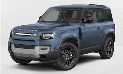 2025 Land Rover Defender 90 SE