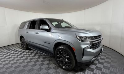 2024 Chevrolet Suburban LT