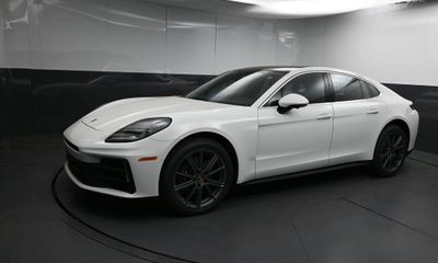 2026 Porsche Panamera 4