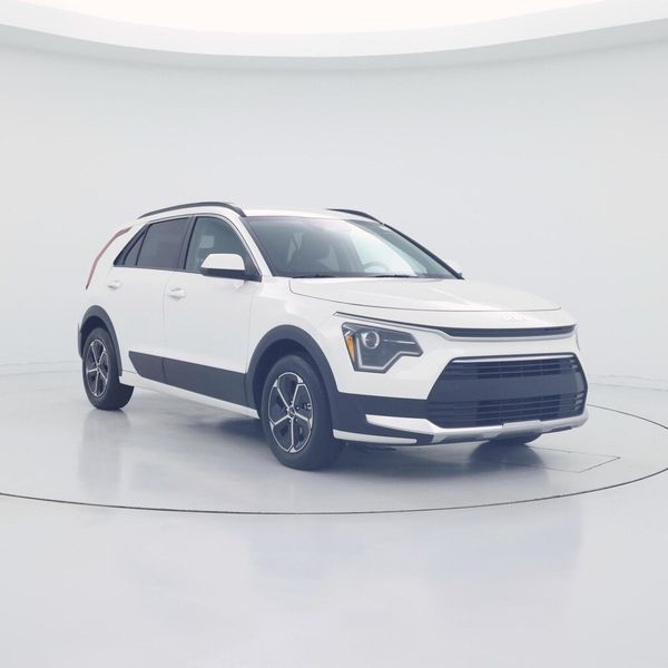 2025 Kia NIRO — a typically priced live listing
