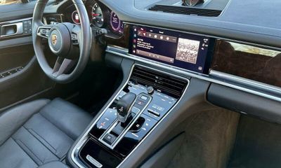 2022 Porsche Panamera 4