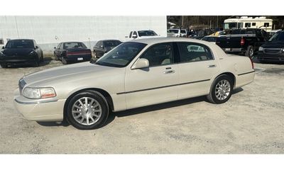 2007 Lincoln Town CAR Signature