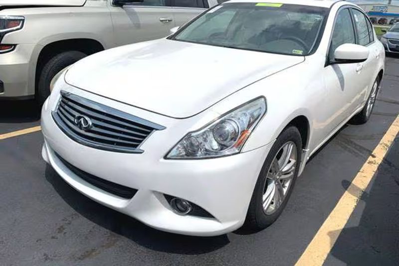 2011 Infiniti G37 — a typically priced live listing