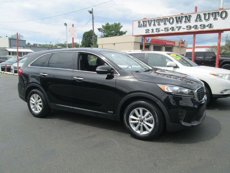 2019 Kia Sorento — a typically priced live listing