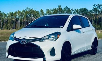 2015 Toyota Yaris LE 5DOOR AT