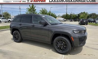 2025 Jeep Grand Cherokee Laredo Altitude