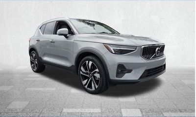 2024 Volvo XC40 Plus Bright