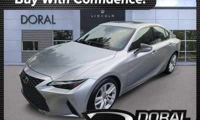 2025 Lexus IS 300 Comfort