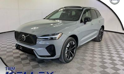 2026 Volvo XC60 Plus Dark