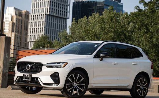 2024 Volvo XC60 Plus Dark