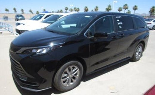 2025 Toyota Sienna LE