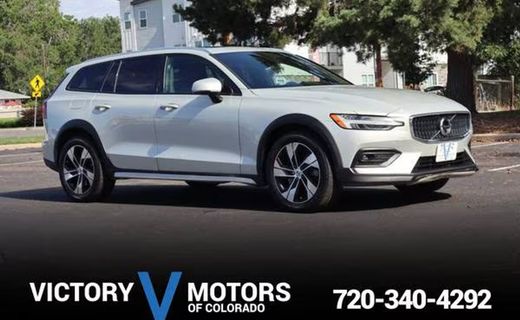 2021 Volvo V60CC Momentum