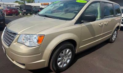 2010 Chrysler Town AND Country RT