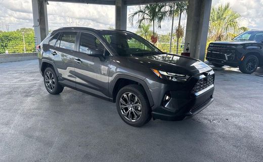 2024 Toyota RAV4 SE