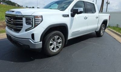 2025 GMC Sierra SLT