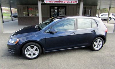 2017 Volkswagen Golf S Wolfsburg SE