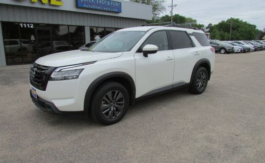 2022 Nissan Pathfinder SV