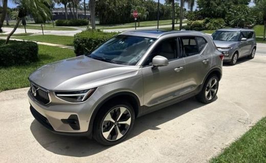 2024 Volvo XC40 Plus Bright