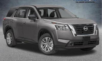 2025 Nissan Pathfinder SV