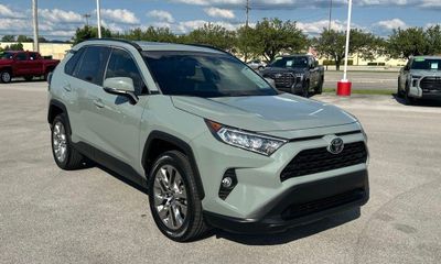 2019 Toyota RAV4 XLE Premium