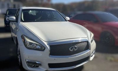 2016 Infiniti Q70 37
