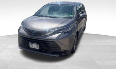 2022 Toyota Sienna LE