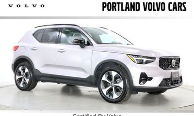2026 Volvo XC40 Plus Dark