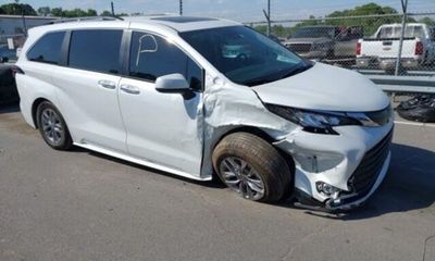 2023 Toyota Sienna XLE