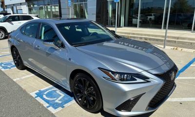 2025 Lexus ES 300H Premium