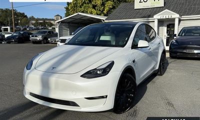 2023 Tesla Model Y Long Range Dual