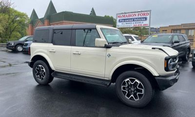 2025 Ford Bronco Outer Banks