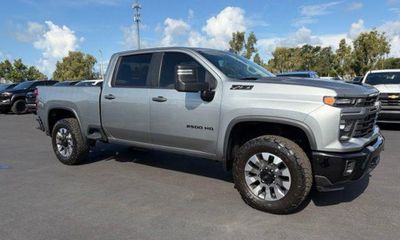 2024 Chevrolet Silverado HD Custom
