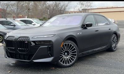 2025 BMW I7 M70