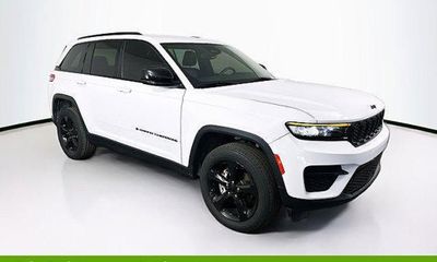 2023 Jeep Grand Cherokee Laredo Altitude