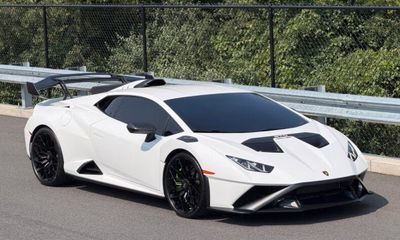 2024 Lamborghini Huracan STO
