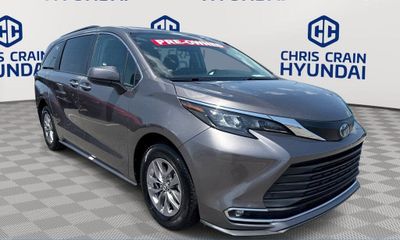 2024 Toyota Sienna XLE