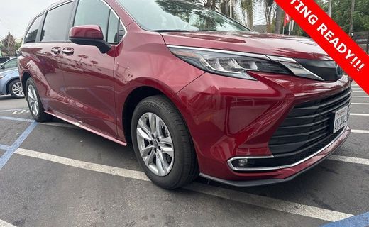 2022 Toyota Sienna XLE