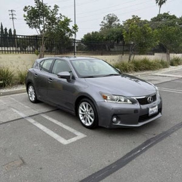 2013 Lexus CT — a typically priced live listing