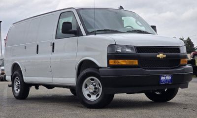 2025 Chevrolet Express 2500